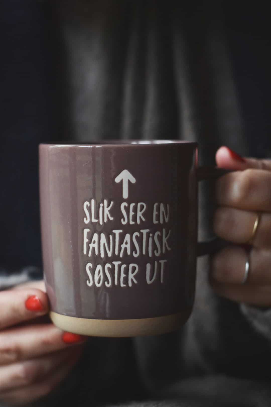 "Fantastisk søster" Krus Purple