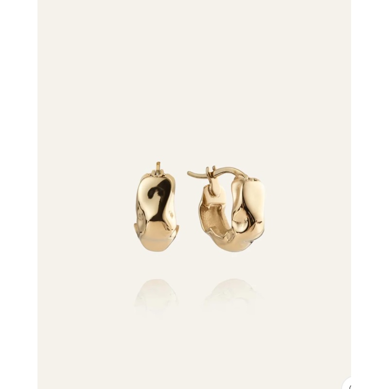 MOCKBERG Wavy Bolded Mini Hoops Gold