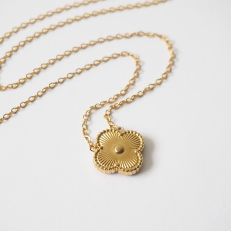 Clover Necklace Gold