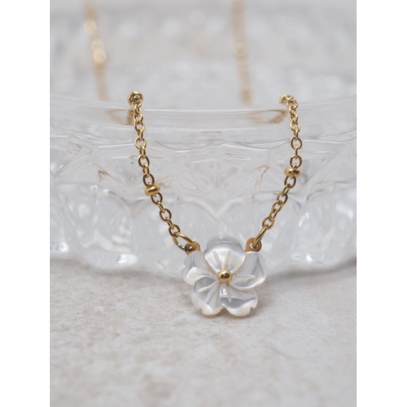 Flower Shell Necklace