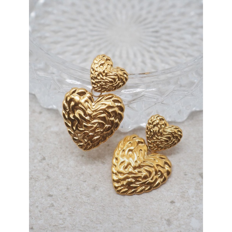 Textured Heart Earings Gold