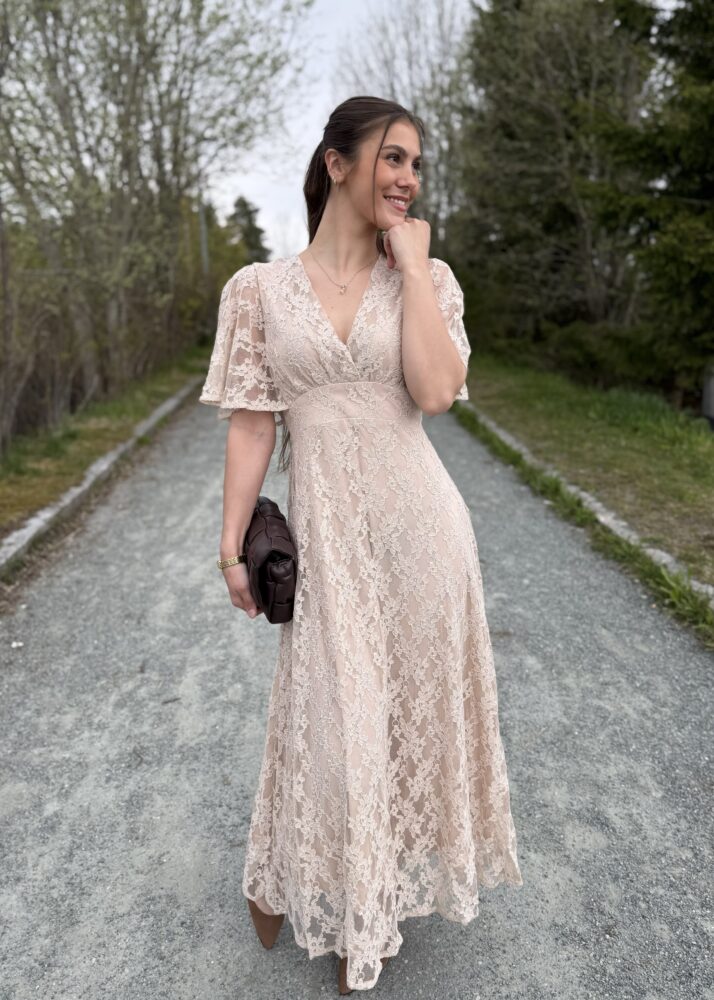 Flowy Lace Dress Nude
