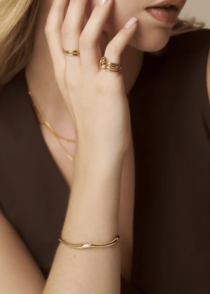 Fine Wave Bangle Gold