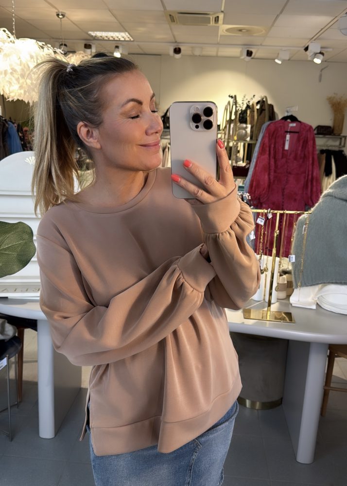 Vera Genser Camel