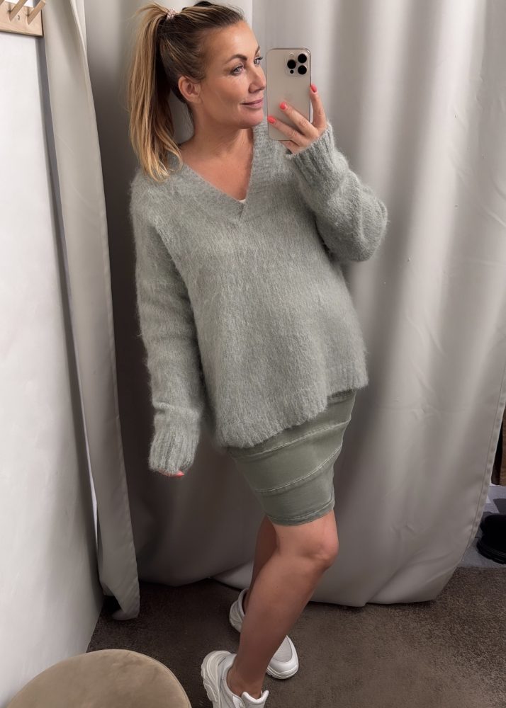 Moodie Knit V-Neck Light Khaki